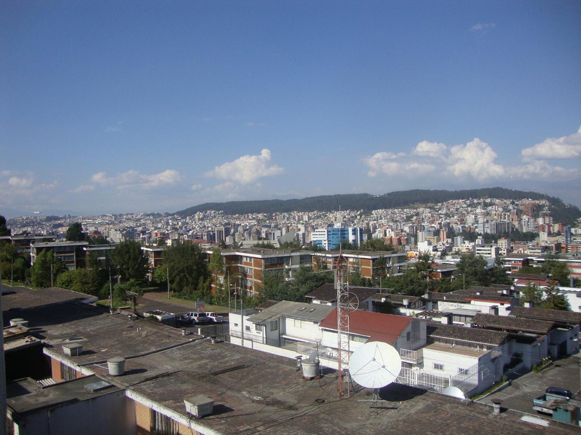 Suites Metropoli Quito Esterno foto