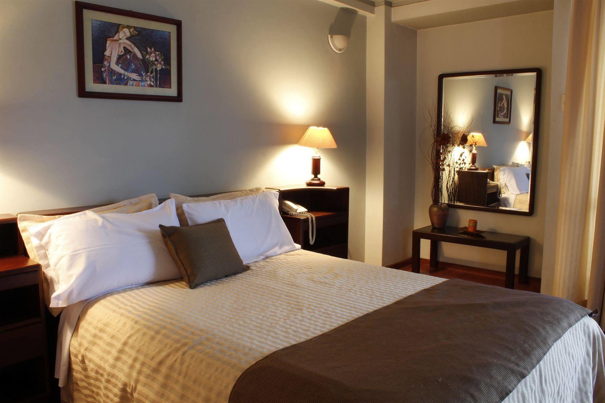Suites Metropoli Quito Esterno foto