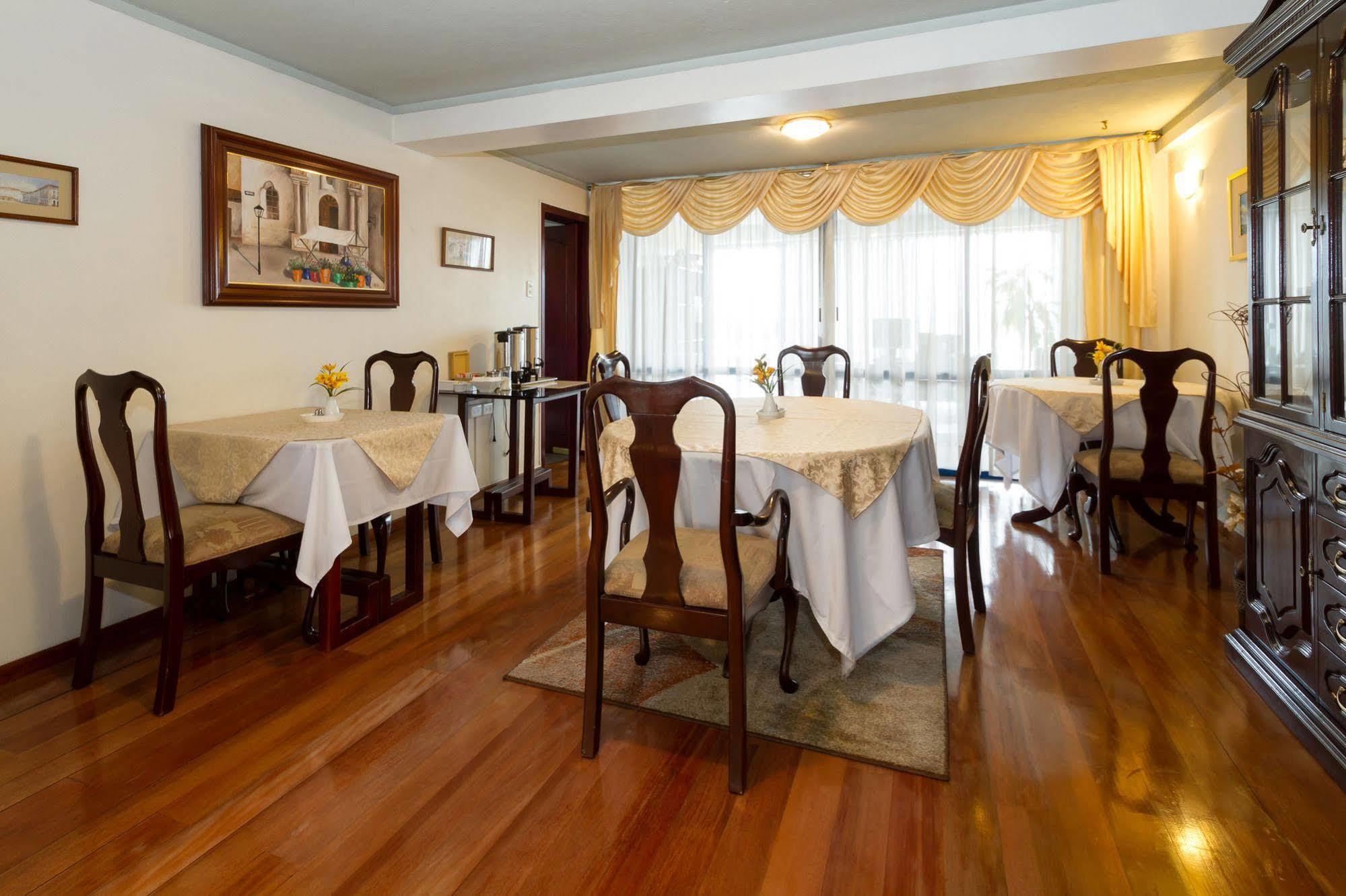 Suites Metropoli Quito Esterno foto