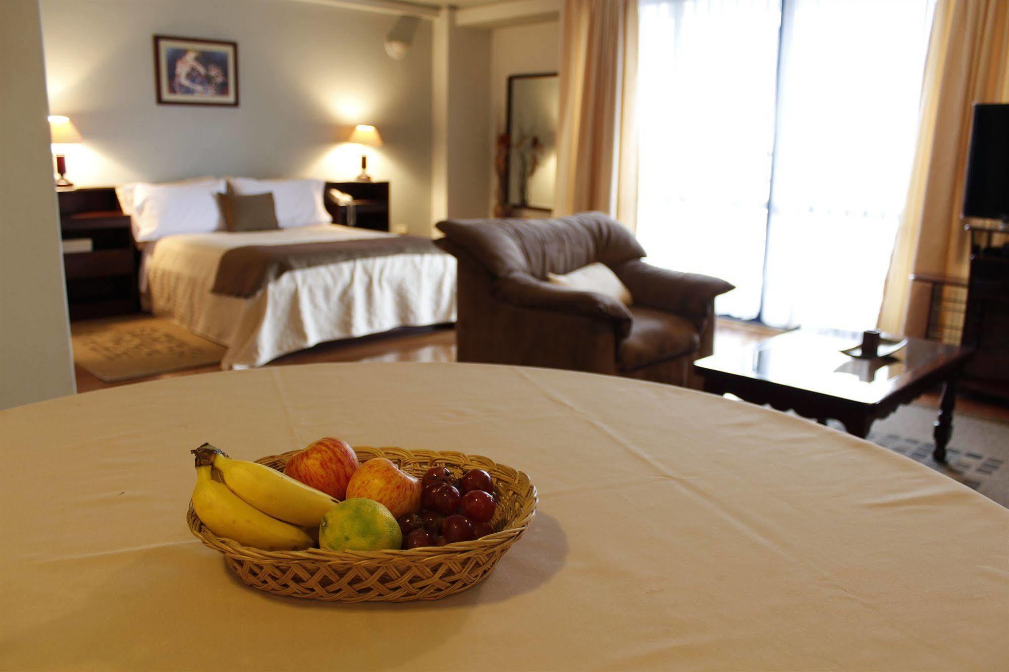 Suites Metropoli Quito Esterno foto